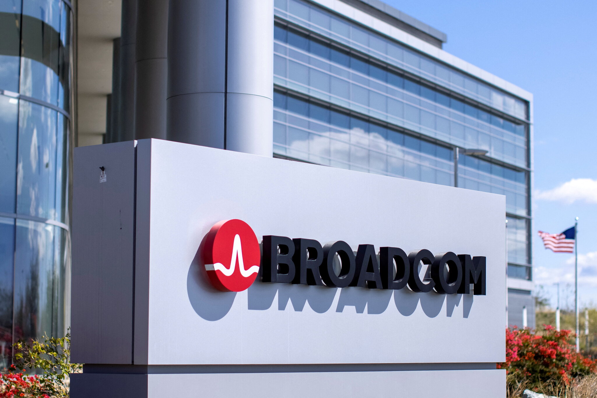 Broadcom Stock (NASDAQ:AVGO) Soars on AI, But Is It Overvalued? Will $187 Be the Perfect Buy?