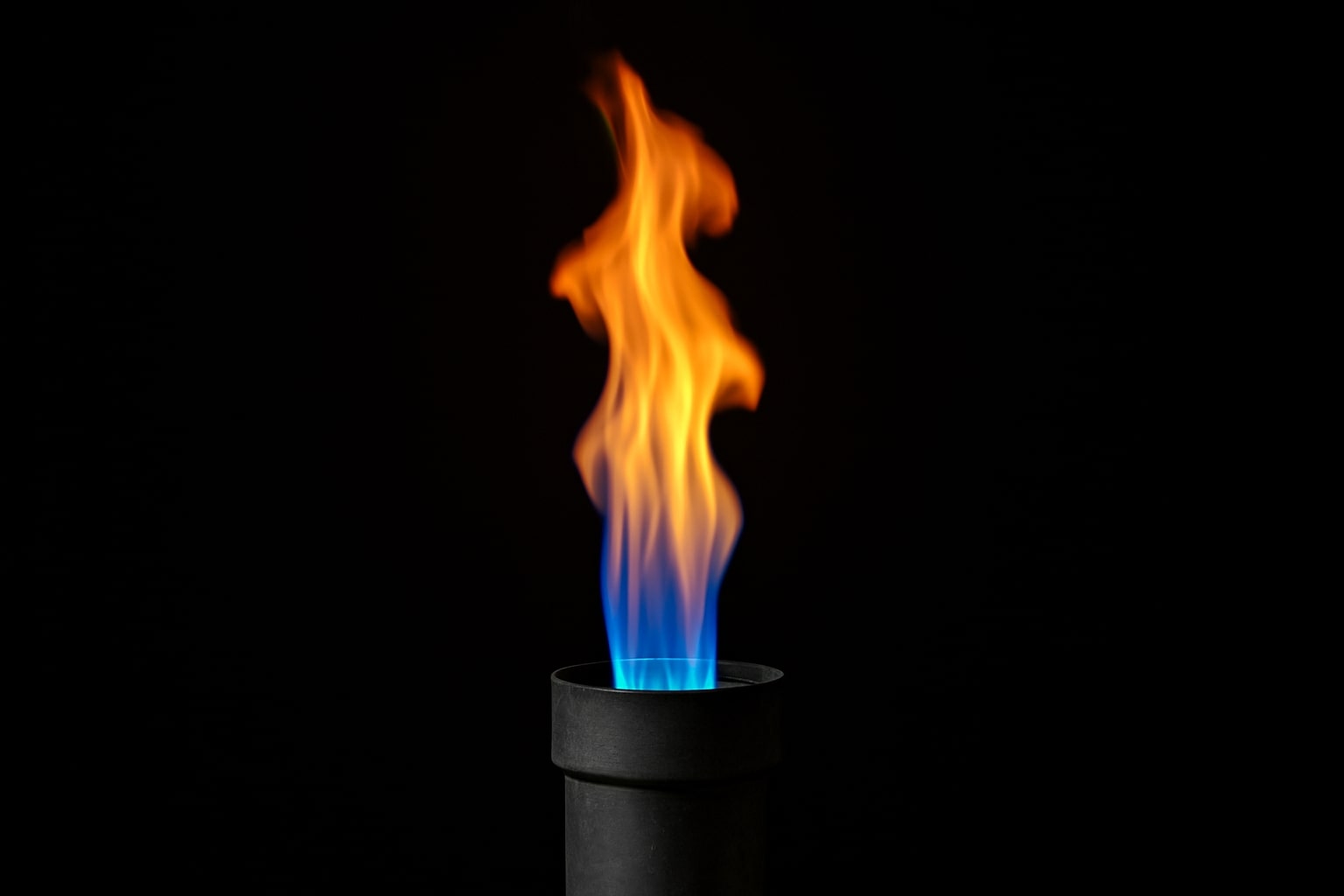 Natural Gas Price Futures at $3.06: Storage Glut Pressures Market, LNG Contracts Fuel Long-Term Demand