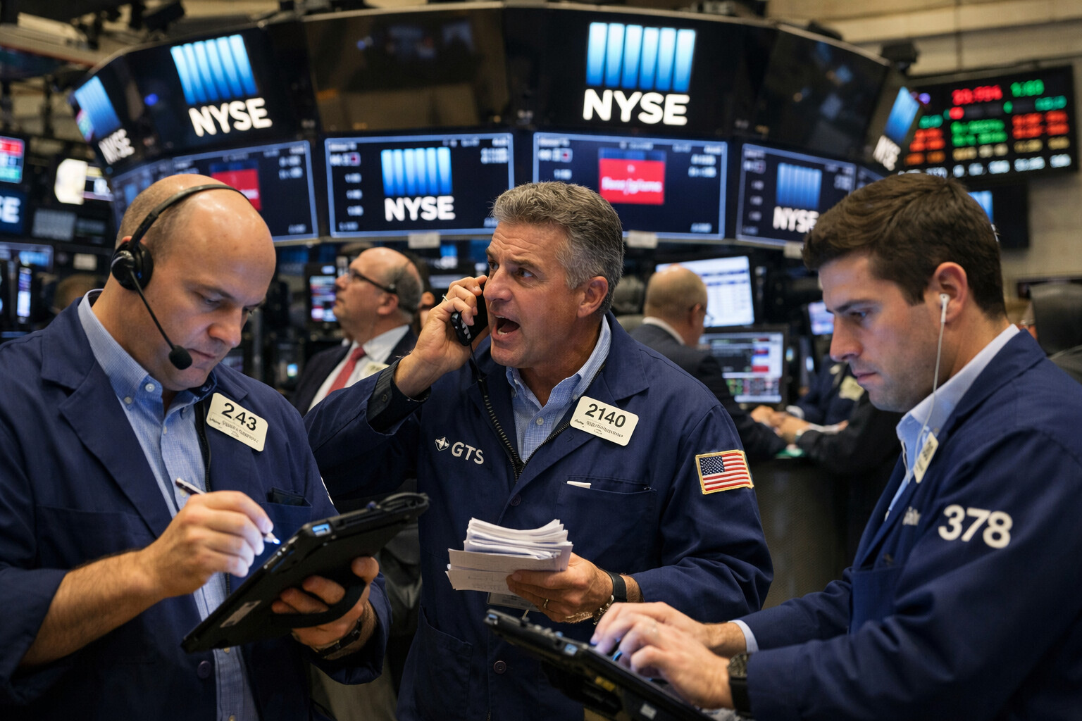 Stock Market Today: Dow Climbs as S&P 500, Nasdaq Slip While AMD Crashes and Eli Lilly Soars as Gold Jumps Back Above $5,000