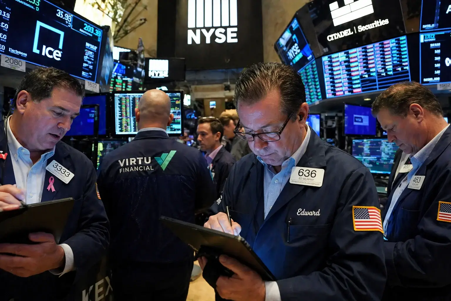 Stock Market Today: Dow (^DJI), S&P 500 (^GSPC), Nasdaq (^IXIC) Climb as UNH Soars 8.5%, AAPL Slips on Cook Exit