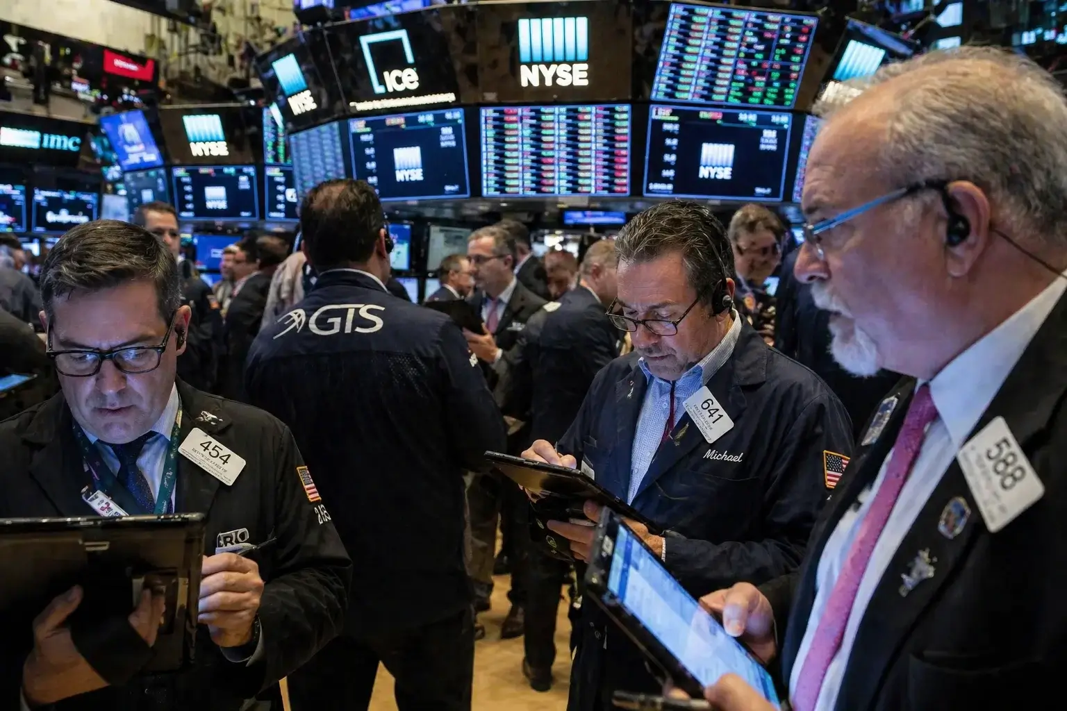Stock Market Today: Dow (DJI) Falls 160, S&P 500 (SPX) and Nasdaq (IXIC) Slip as QCOM Soars 13%, DPZ Crashes 9%