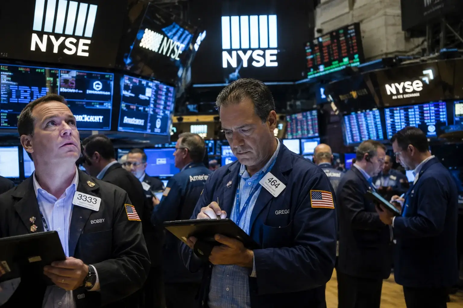 Stock Market Today: Nasdaq (IXIC) Leads at 26,635, S&P 500 (SPX) at 7,520, Dow Lags — MU Stock Crosses $1 Trillion at $886