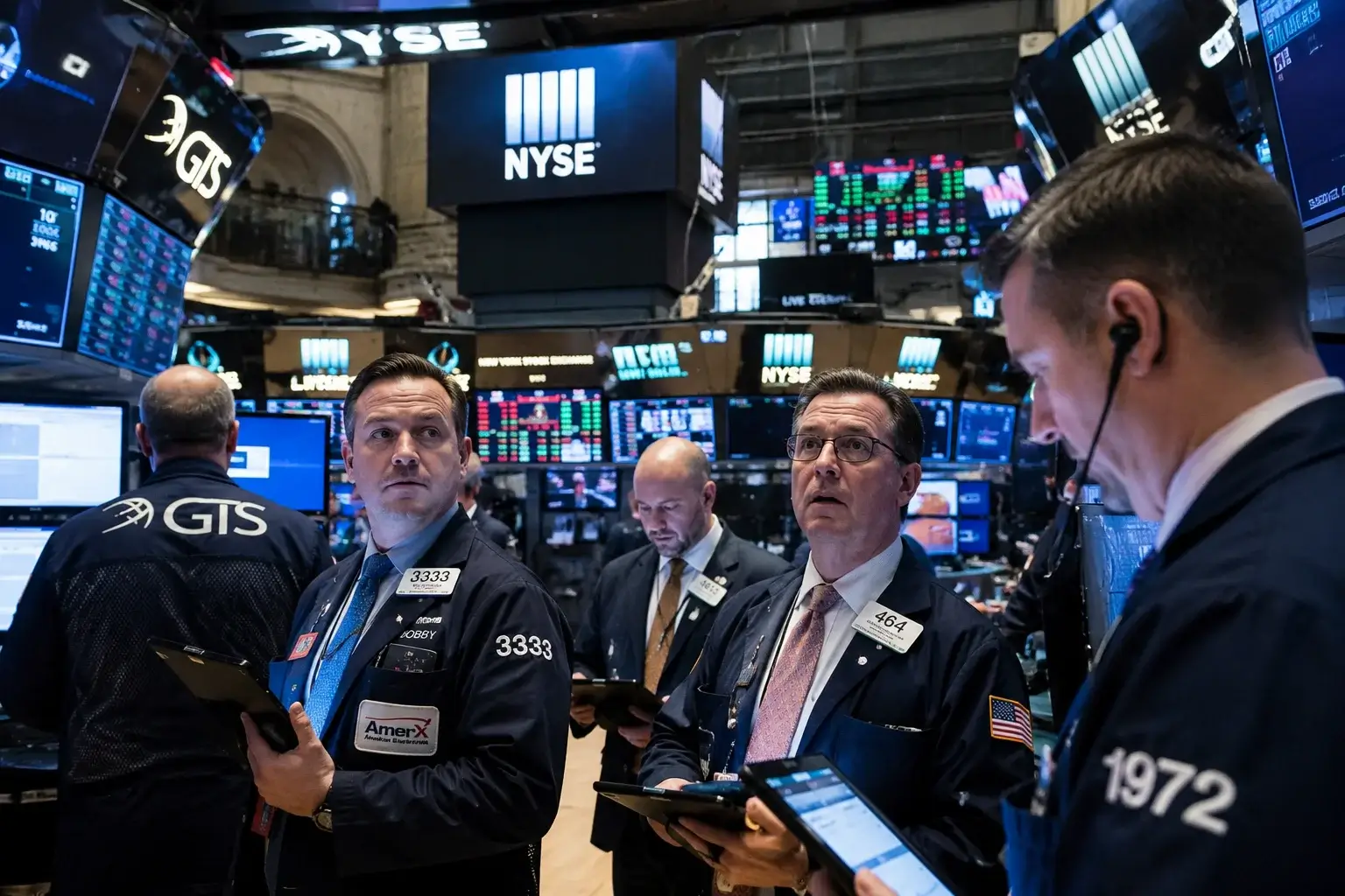 Stock Market Today - Chips Lead Rebound: Intel Soars 10.3% to Steady the S&P 500 at 7,282 as ORCL Sinks 12%