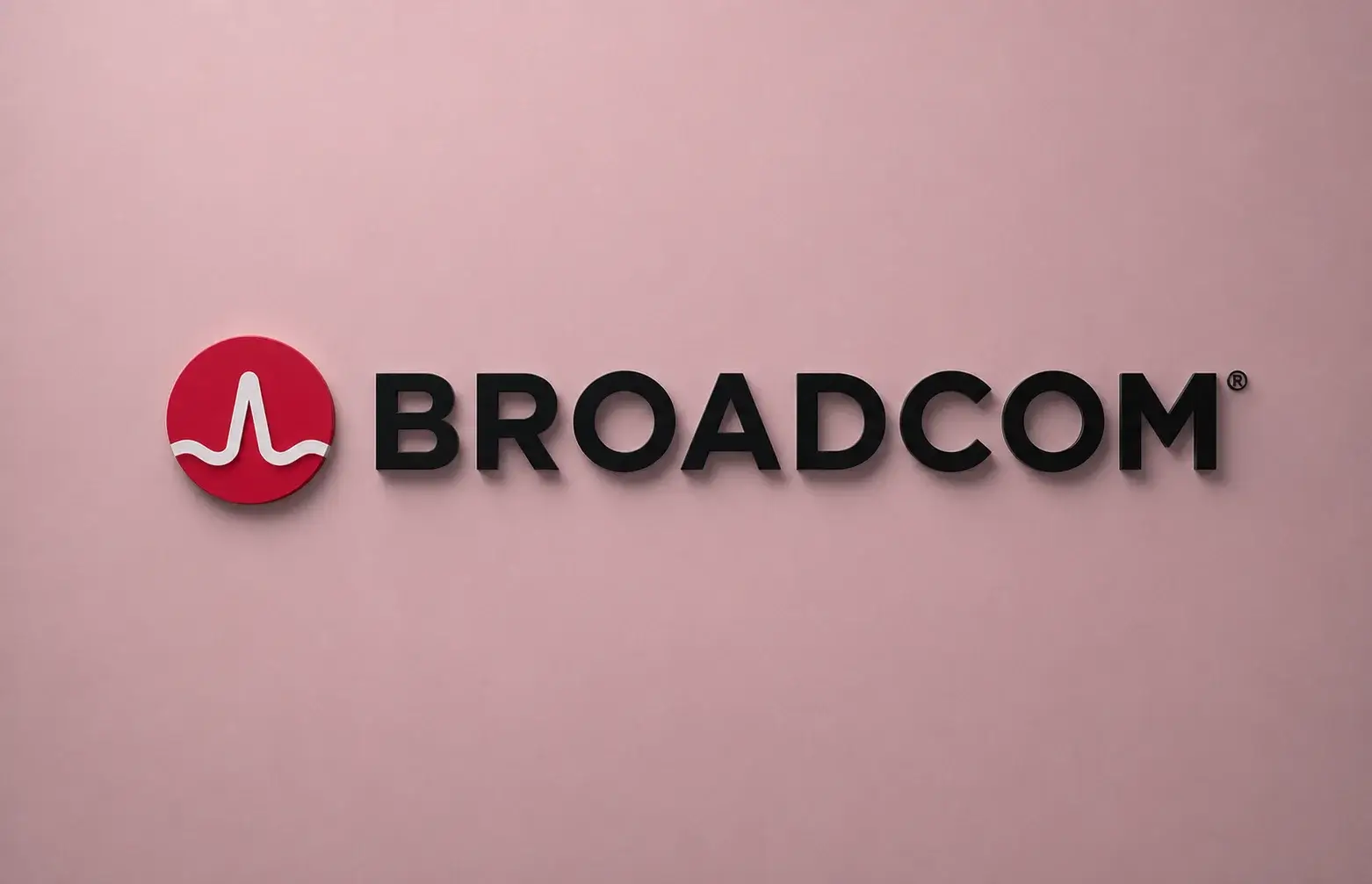 Broadcom Recovers to $385 After Record AI Quarter Triggers a 13% Sell-Off