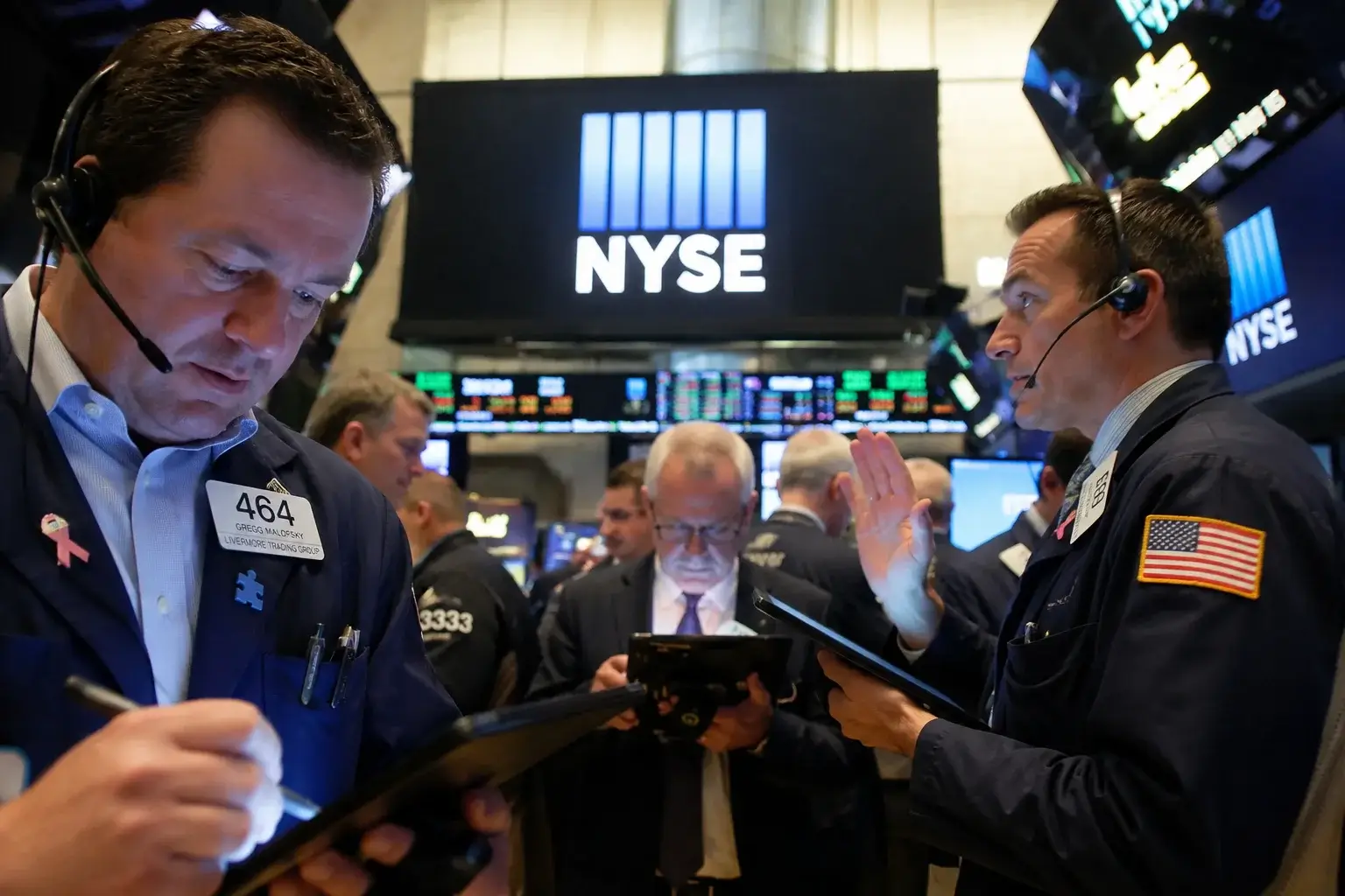 Intel Rockets 10% on Apple Chip Pact as S&P 500 Reclaims 7,500 and Oil Sinks on Iran Peace Deal