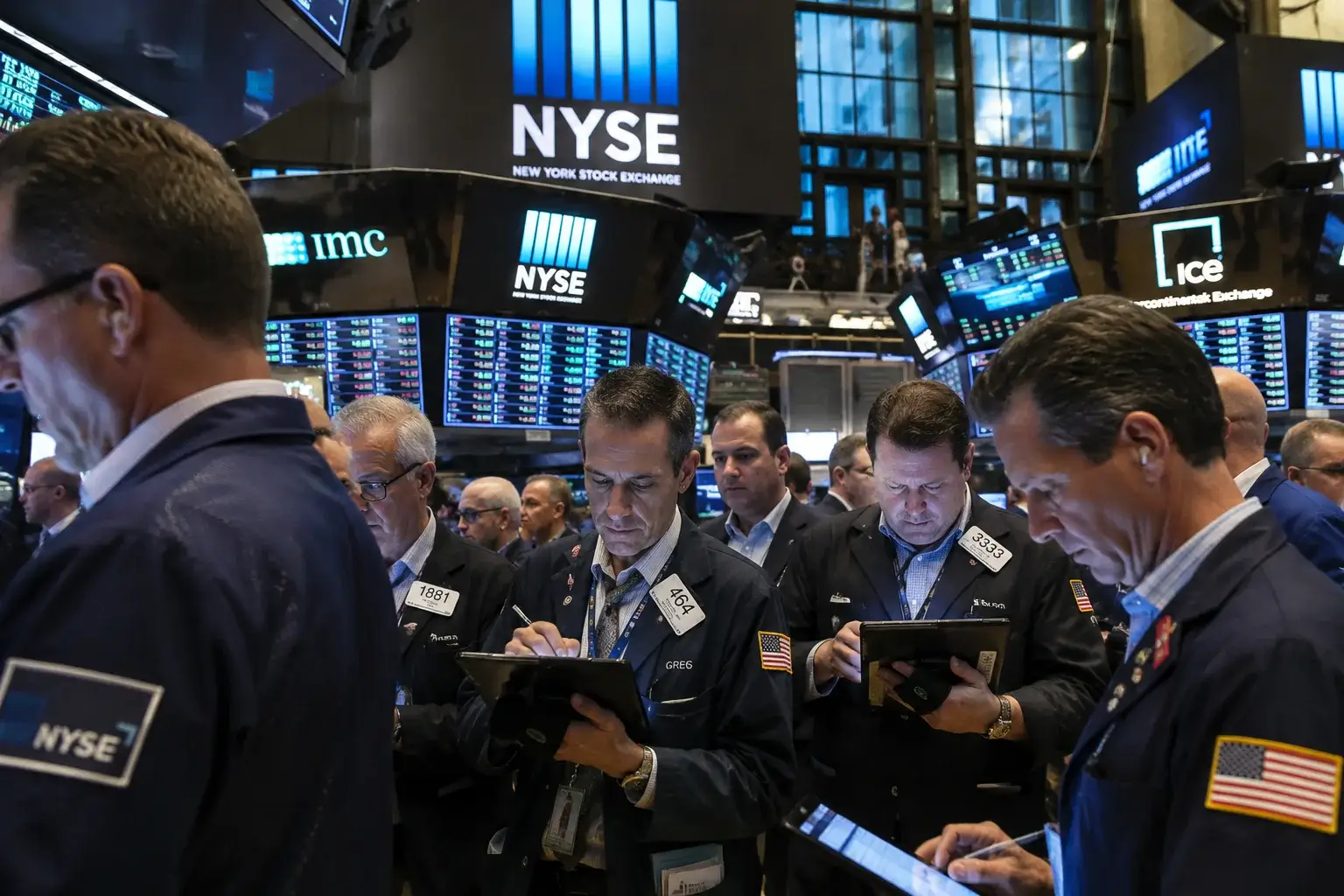 Dow Prints Fresh Record Near 52,800 as a 57,000 Payrolls Miss Reshapes the Fed Path