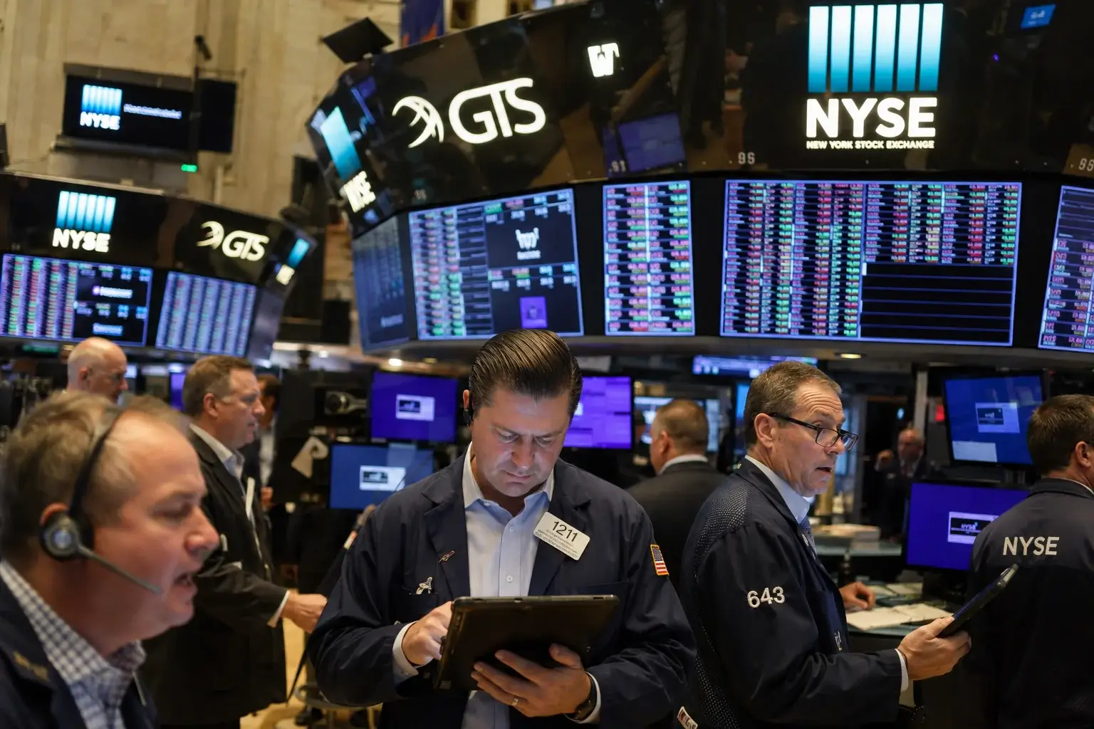 Wall Street Splits as Strait of Hormuz Shuts — Oil Rips, Chips Get Smoked, Dow DJI Outruns Nasdaq IXIC