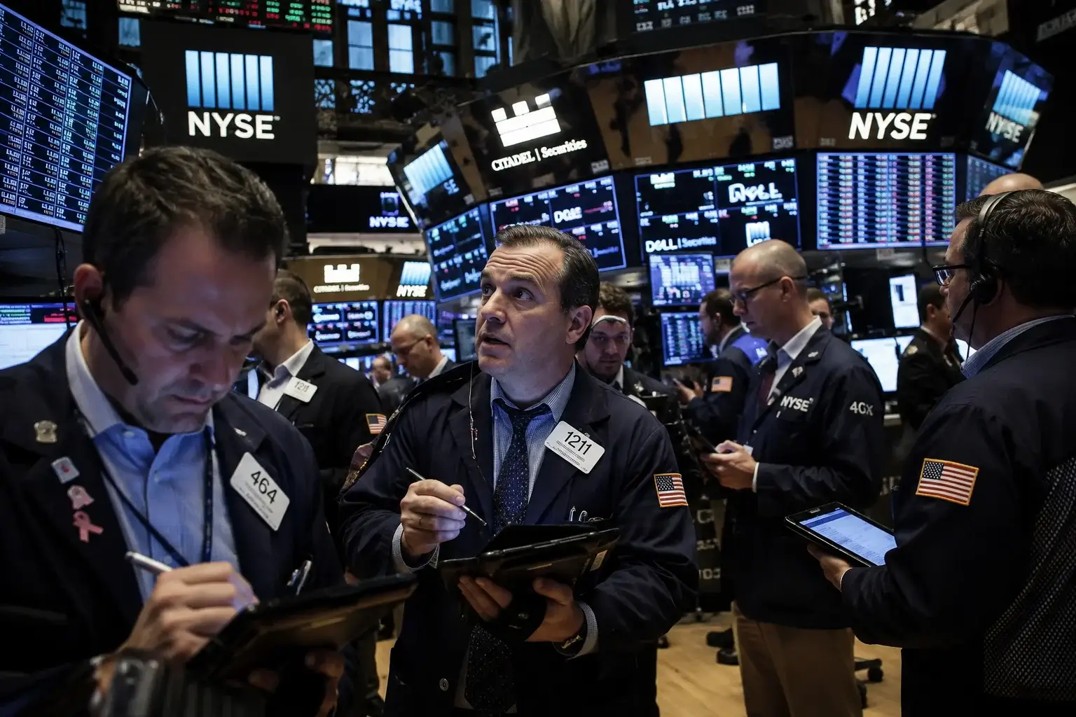 Stock Market Today: S&P 500 SPX Grinds to 7,555 With Nasdaq IXIC at 26,220 and Dow DJI at 52,692 — PYPL +16%, MU -9%, BLK +7%