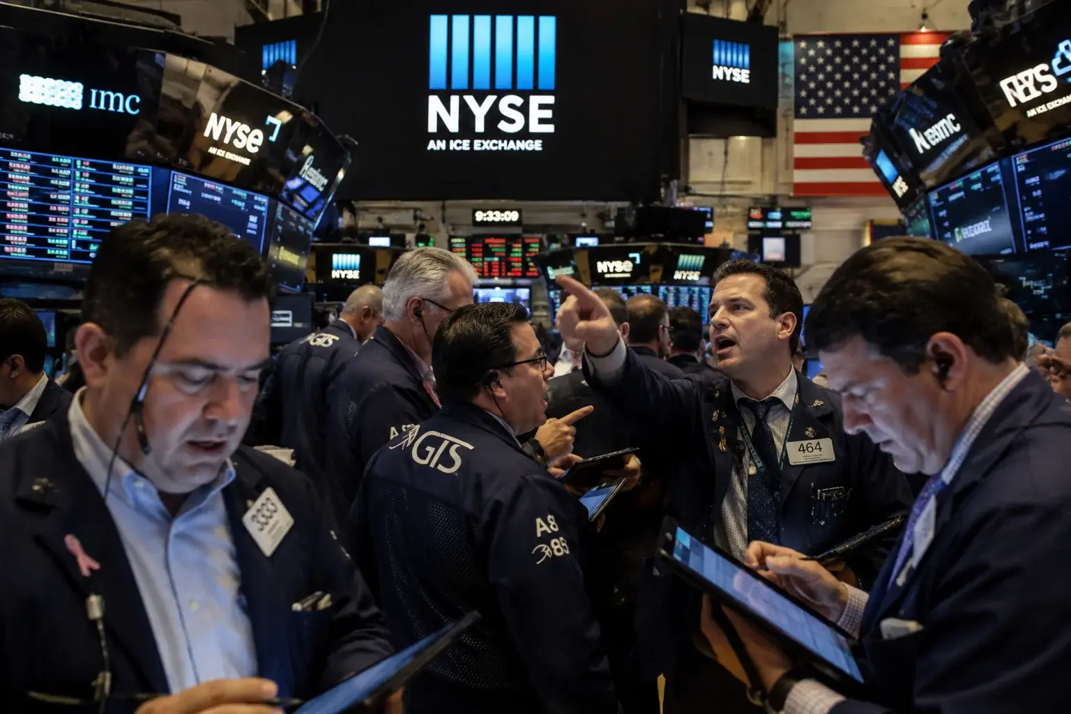 Stock Market Today: S&P 500 Slides to 7,393, Nasdaq Off 0.7%, Dow Drops 1.1% Ahead of Warsh Fed Verdict — Micron at $820 After 8.9% Rout